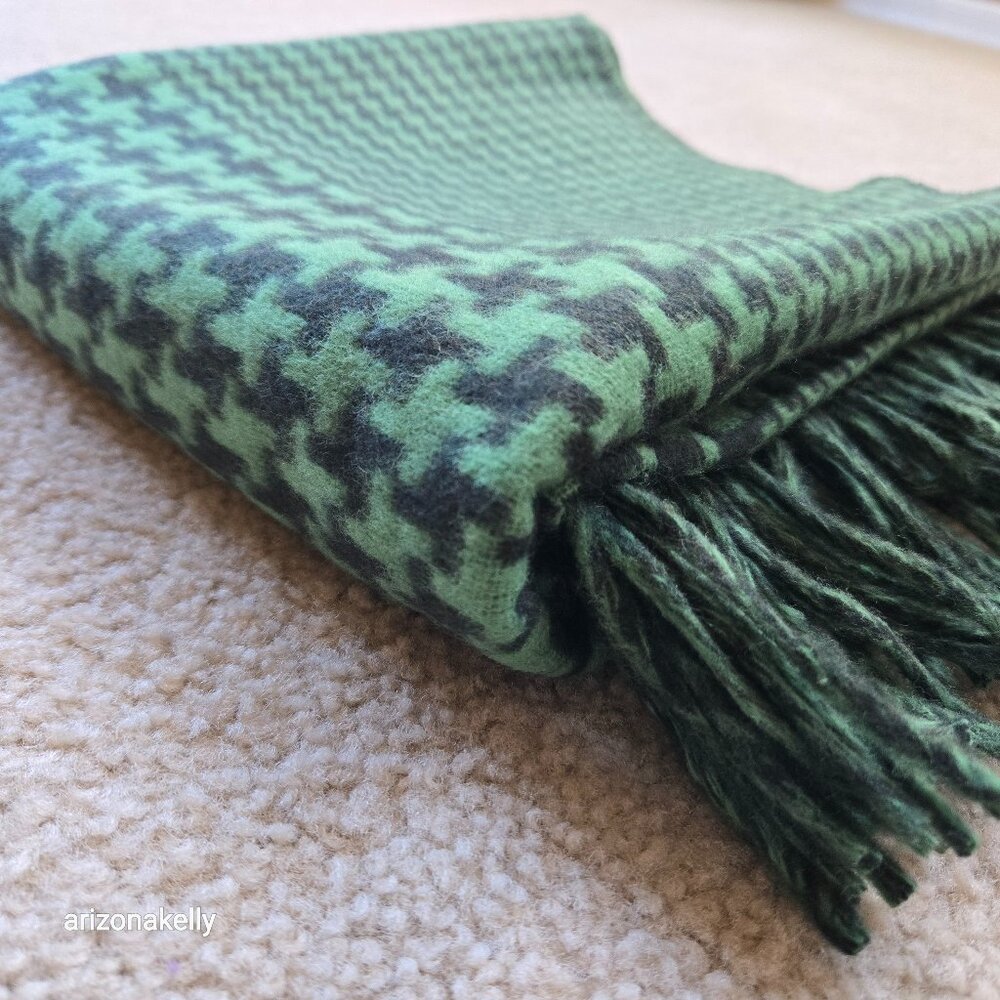 NWT Adrienne Vittadini Wool Cashmere Green Houndstooth Fringe Scarf